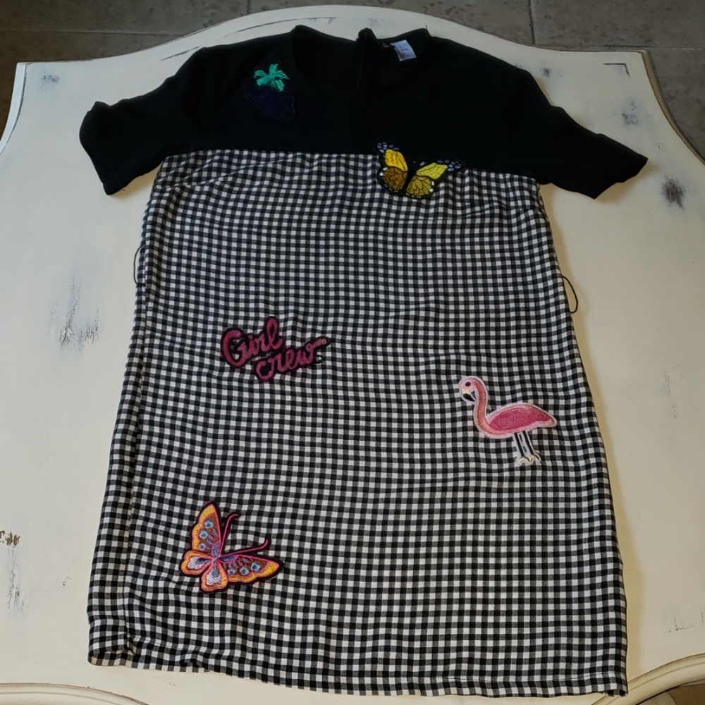 H&M Divided short sleeved dress with fun appliques